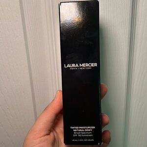 Laura Mercier Tinted‎ Moisturizer Natural
Dewy SPF 50 in the shade 4W ochre